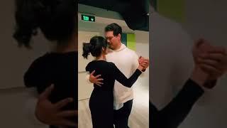 Selin Şekerci ‘Mazi Kalbimde Bir Yaradır’ şarkısı eşliğinde Çağatay Ulusoy ile yaptığı dans provası