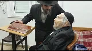 Rav Aharon Leib Shteinman Seen Giving Brocha - 102517