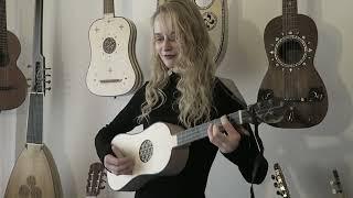 Ieva Baltmiskyte plays Tourdion by Adrian le Roy Renaissance guitar