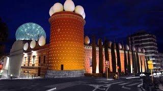 A Walk Around The Salvador Dali Museum - Figueres Spain