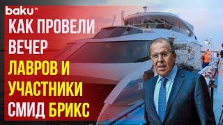 Участники СМИД БРИКС на речной прогулке по вечернему Нижнему Новгороду