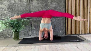 Flexible girl. Yoga position. Splits for Stretching and Flexibility. Fitness Flexible Girls.