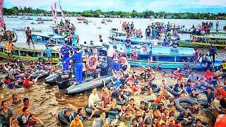 Ritual Adat Dayak Mandi Safar di Sungai Mentaya Sampit  Ritual Adat Dayak