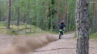 Kawasaki KX250 - Incredible 2-Stroke Sounds