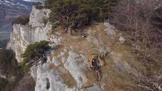 Winter MTB adventure - riding on the edge of a cliff