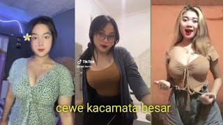 asupan goyang tiktok cewek dengan kacamata besar