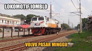 Waduhh....Ada Lokomotif Jomblo Kumpulan KRL Elit Dan Keren Di Volvo Pasar Minggu Jakarta Selatan