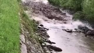 Ngeerii  Detik - Detik banjir bandang