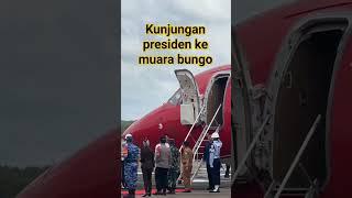 pesawat presiden mendarat bandara muara bungo