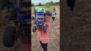 Malah orang yang gendong truk sama sapi