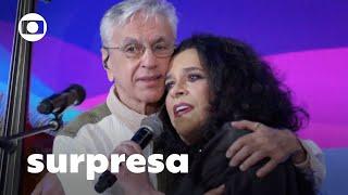 Gal Costa faz surpresa para Caetano e cantor se emociona  Altas Horas  TV Globo