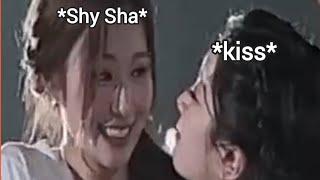 Sana and Dahyun kiss on the big screen ? 