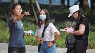 Girl Gets Period Suddenly but Has No Sanitary Pad  Social Experiment 当女生突遇生理期向路人求助，大家会怎么做呢？（社会实验）