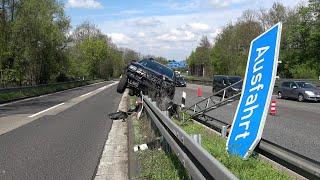 PKW auf Leitplanke + gegen Verkehrsschild auf A565 Höhe Bonn-Hardtberg am 21.04.23