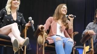 Eliza Taylor & Lindsey Morgan at Columbus Comic Con - July 30 2016 Vid2