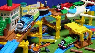 Thomas the Tank Engine Plarail  Log Unloading Course & New Airport Big Course