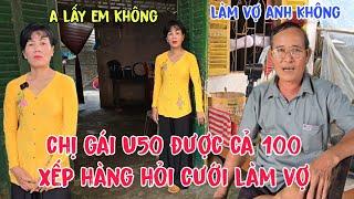 Bất ngờ khi hàng 100 người xếp hàng xin cưới chị gái U50 muốn lấy chồng