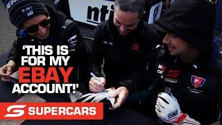 Mostert gets Craig Lowndes to sign his glove - Penrite Oil Sandown SuperSprint  Supercars 2022