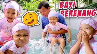 PONAKAN BAYI BERENANG DI KOLAM DEPAN RUMAH PERTAMA KALI  SERU MAIN AIR TAPI TAKUT DINGIN  