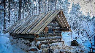 SOLO BUILDING A SMALL LOG CABIN ON THE CLIFF OF THE RIVER