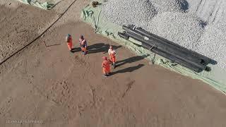 Начало положено - слой щебня   автомагистраль Центральная  город Самара  Russia
