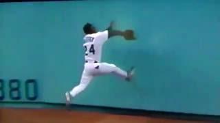 Ken Griffey Jr. Breaks Wrist On Legendary Catch