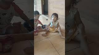 bayi lucu sudah mandiri makan SAYUR LEMBAYUNG