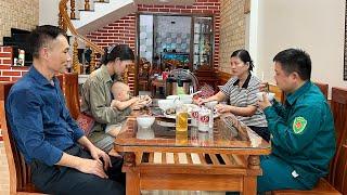 What happens when policeman brings single mother home to have lunch with his mother - Ly Tieu Mua