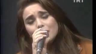 Seren Serengil ve Emrah canli duet - Bana Herşey Seni Hatırlatıyor - 1994