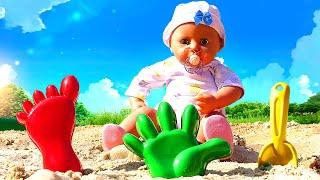 Беби Анабель гуляет и играет в песочнице Видео с куклами Как Мама. Весёлые игры для детей