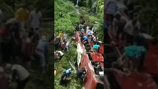 Bus Terjun di Tegal