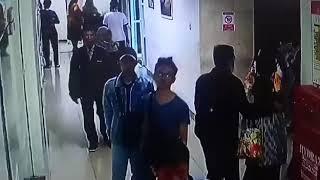 Pelaku copet terekam kamera cctv