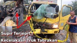 Supir Terjepit. Kecelakaan Truk Tabrakan