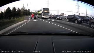 Road Rage - Guy Gets Out of Car to Fight in Mississauga - Aug. 14 2017