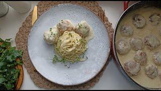 Фрикадельки из курицы в сливочном соусе Chicken meatballs in creamy sauce Chifteluțe de pui în sos