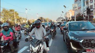 尼泊尔城市街景，主要交通还是摩托车 。The main mode of transportation in Nepalese city streets is motorcycles