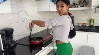 praew Asian she cooking 