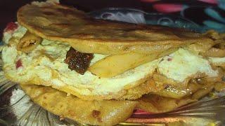 Bachi Hui roti Se Street food Egg pasta New Style  Omelette Pasta Recipe  Spicy Tawa Egg Fry