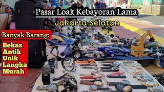 Flea Market  Banyak Barang Antik disini Pasar Loak Kebayoran Lama