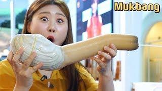 Eating out Mukbang｜Is this Nose of Elephant? Eating giant geoduck clam in Vietnam