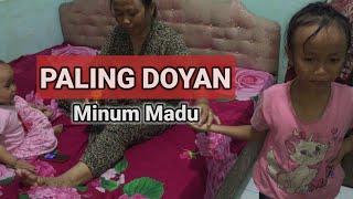 KAKAK ADIK REBUTAN MADU - KAYAK MINUM NENEN