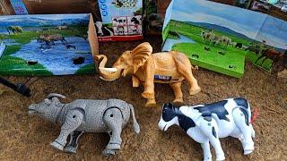 Amazing..Menemukan Mainan hewan Induk Sapi lucu Gajah Kerbau