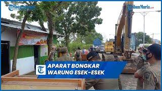 Aparat Gabungan Bongkar Warung Esek esek di Jati Wetan Kudus