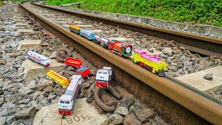 Drama Kereta Mainan Anjlok dari Rel dan Merakit Kereta UAP Railking Trackmaster Red Yong Bao