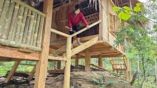 8 days to build the wooden staircase connecting the main house with the kitchen on the island