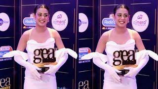 Isha Malviya Winning Global Excellence Award 2024 for Fashion Diva of the Year