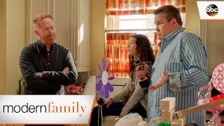 Lilys Science Fair Project - Modern Family 8x13