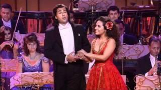 Wer Uns Getraut sung by Carmen Monarcha and Morschi Franz in Dresden