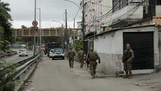 Policía entra en diez favelas de Rio para frenar guerra entre traficantes y milicias  AFP