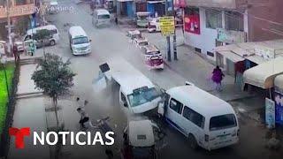 Impresionante choque de dos camionetas y un auto en Perú deja 21 heridos  Noticias Telemundo